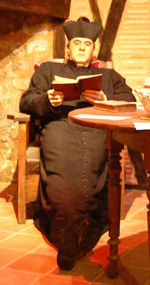 Wachsfigur des Abb Saunire im Museum in Rennes-le-Chteau